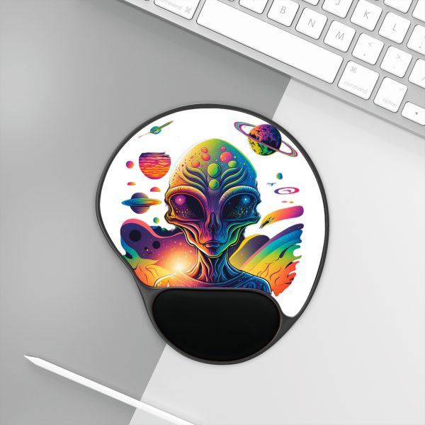 Alien-Themed Wrist Rest Mouse Pad, Colorful Gaming Desk Decor, Unique Office Gift, Sci-Fi Home Office Accessory, Astronaut Aesthetic - Image 3